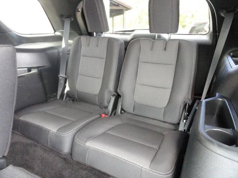 Used 2018 Ford Explorer XLT image 12