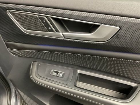 Used 2024 Volkswagen Atlas Cross Sport SEL R-Line image 24