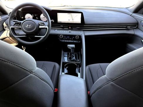 Used 2024 Hyundai Elantra SEL w/ Convenience Package image 28