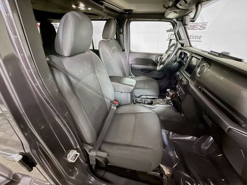 Used 2022 Jeep Wrangler Unlimited Sahara w/ Cold Weather Group image 32