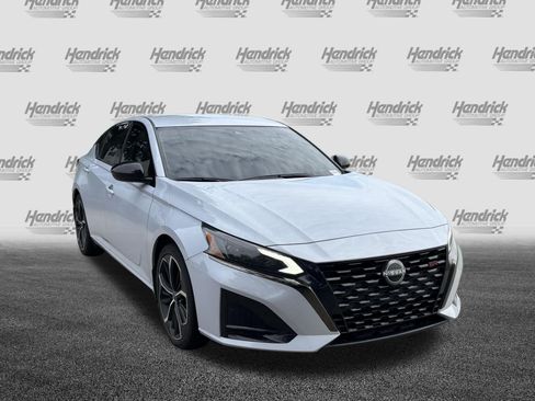 Used 2023 Nissan Altima 2.5 SR FWD image 2