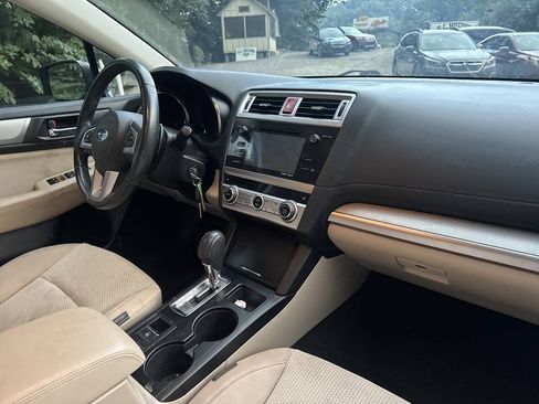 Used 2016 Subaru Outback 2.5i Premium AWD/4WD image 5