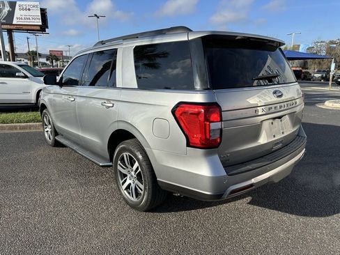 Used 2022 Ford Expedition XLT image 4