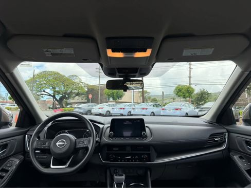 Used 2024 Nissan Rogue SV image 10