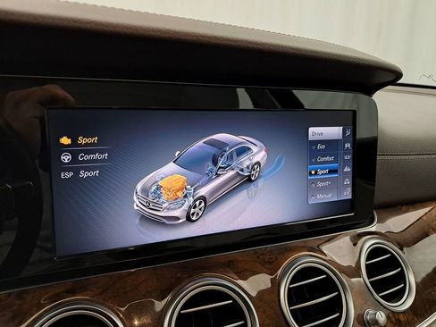 Used 2018 Mercedes-Benz E 300 4MATIC image 31