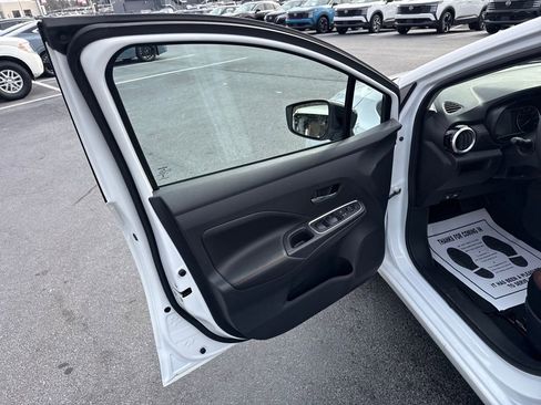 New 2025 Nissan Versa SR w/ Trunk Package FWD image 10