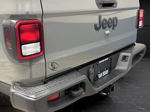 Used 2022 Jeep Gladiator Sport image 32