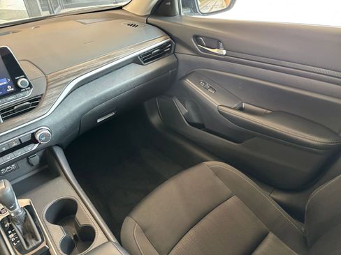 Used 2025 Nissan Altima 2.5 SV FWD image 35