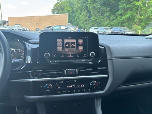 Used 2025 Nissan Pathfinder SV FWD image 17