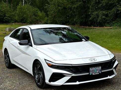 Certified 2025 Hyundai Elantra Sport FWD image 2