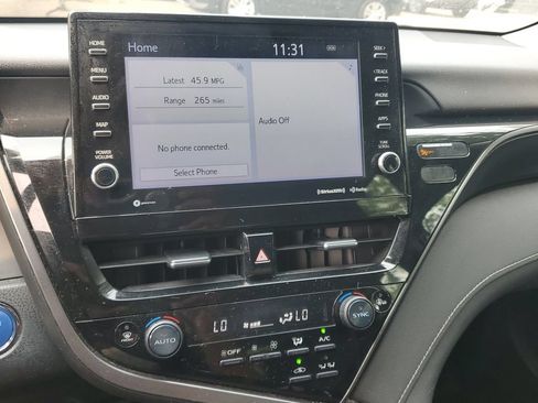 Used 2021 Toyota Camry SE w/ Cold Weather Package FWD image 18