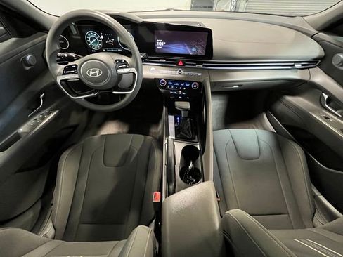 Used 2024 Hyundai Elantra SEL FWD image 17