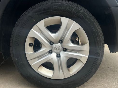 Used 2014 Toyota RAV4 LE AWD/4WD image 16
