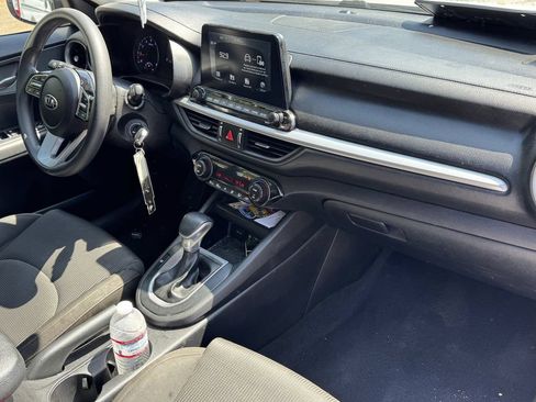 Used 2019 Kia Forte LXS FWD image 7