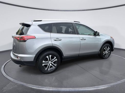 Used 2016 Toyota RAV4 LE AWD/4WD image 4