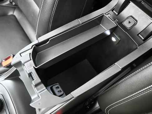 Certified 2024 GMC Terrain SLT w/ Infotainment Package II image 19