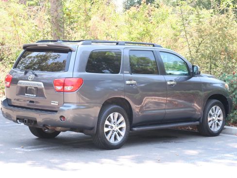 Used 2017 Toyota Sequoia Limited w/ Safety & Convenience Package AWD/4WD image 9