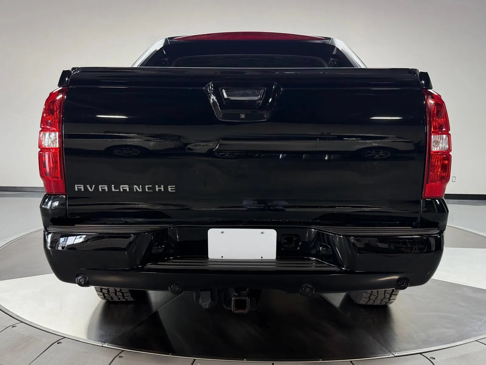 Used 2013 Chevrolet Avalanche LT w/ Suspension Package, Off-Road AWD/4WD image 5