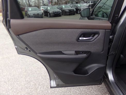 Used 2021 Nissan Rogue SV image 31