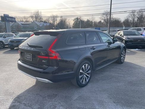 Certified 2024 Volvo V90 B6 Cross Country Plus image 4