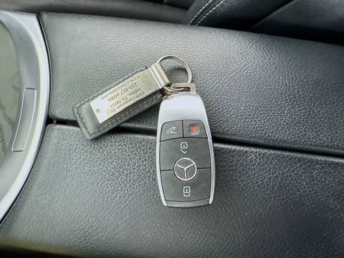 Used 2020 Mercedes-Benz GLC 300 image 29