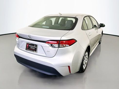 Used 2025 Toyota Corolla LE image 5