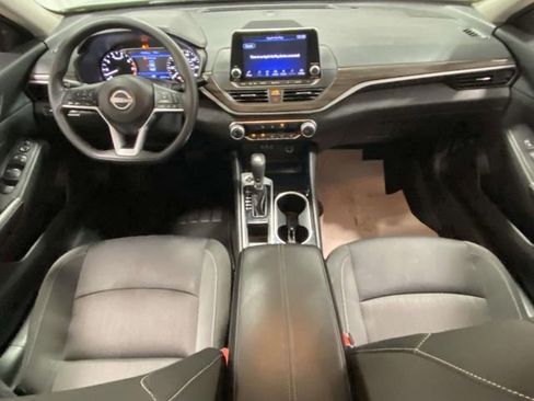 Used 2024 Nissan Altima 2.5 SV image 9