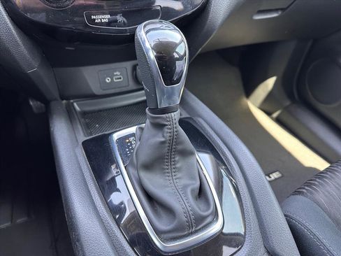 Used 2018 Nissan Rogue SV w/ Premium Package image 25