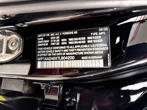 Used 2026 Porsche Macan AWD/4WD image 35