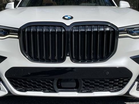 Used 2022 BMW X7 M50i image 11