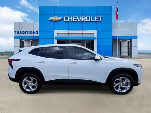 New 2026 Chevrolet Trax LS w/ LS Convenience Package FWD image 10