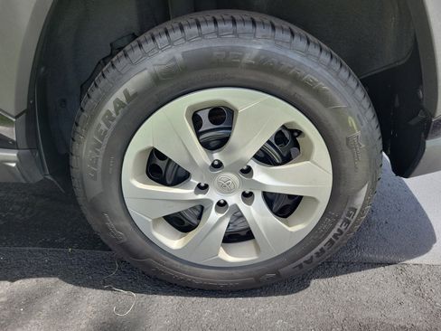 Used 2021 Toyota RAV4 LE FWD image 29