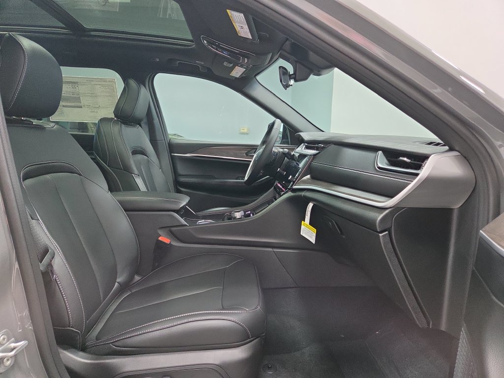 New 2027 Jeep Grand Cherokee Limited AWD/4WD image 11