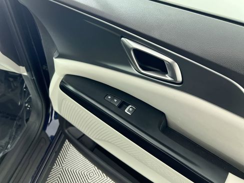 Used 2024 Kia Carnival LX FWD image 32