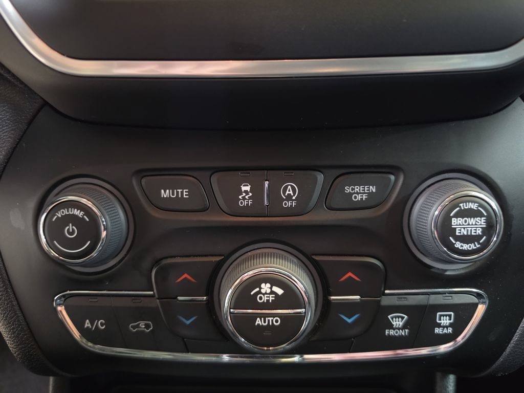 Used 2023 Jeep Cherokee Altitude Lux AWD/4WD image 24