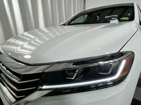 Used 2022 Volkswagen Passat 2.0T R-Line image 12