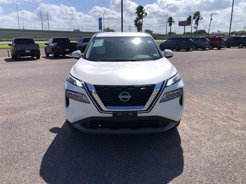 Used 2023 Nissan Rogue SV FWD image 2