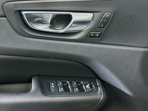 Used 2025 Volvo XC60 B5 Plus w/ Climate Package image 15