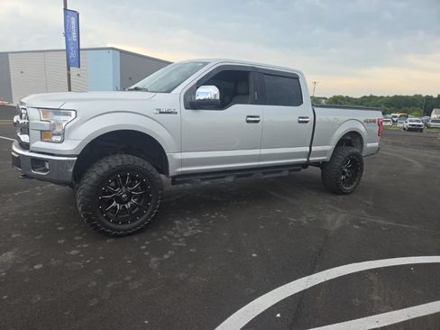 Used 2017 Ford F150 XLT w/ Trailer Tow Package AWD/4WD image 5