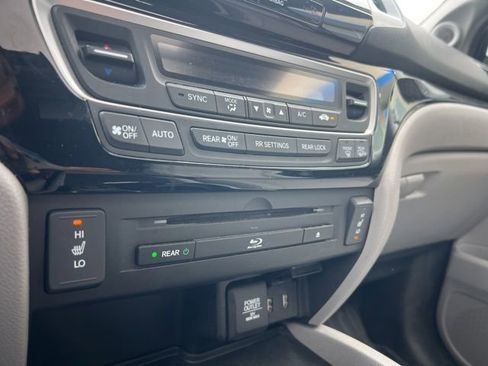 Used 2018 Honda Pilot Touring image 21