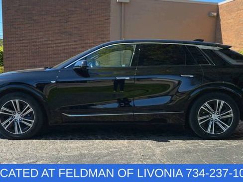 Used 2024 Cadillac Lyriq Luxury w/ LPO, Floor Liner Package AWD/4WD image 5