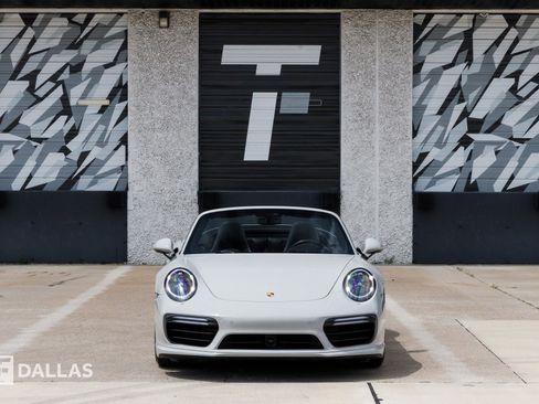 Used 2018 Porsche 911 Turbo image 4