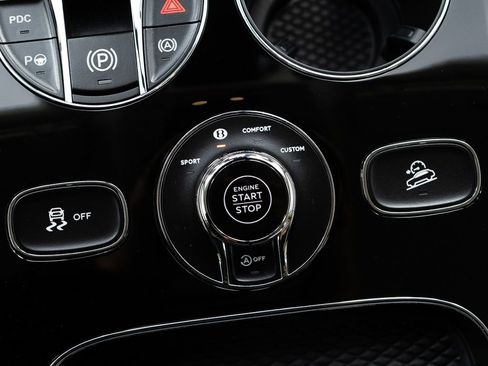 Certified 2023 Bentley Bentayga Extended Wheelbase AWD/4WD image 35
