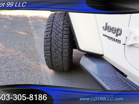 Used 2018 Jeep Wrangler Unlimited Sahara AWD/4WD image 4
