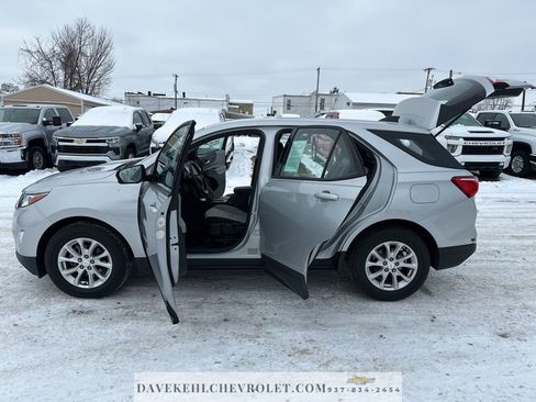 Used 2018 Chevrolet Equinox LS image 22