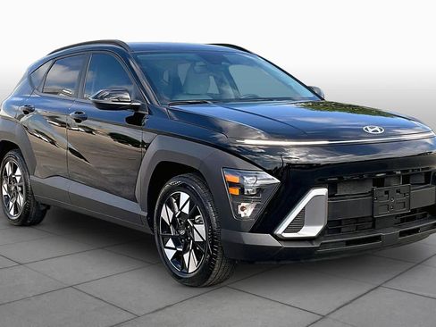 Used 2025 Hyundai Kona SEL FWD image 3