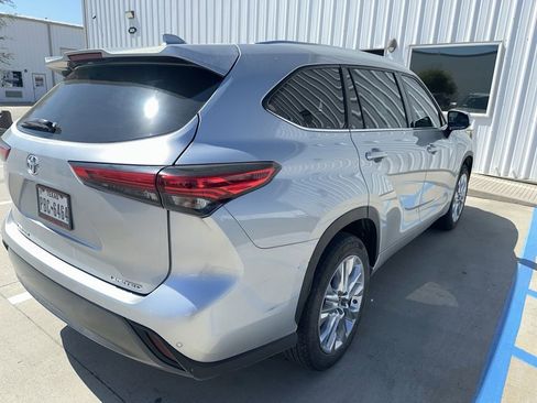 Used 2020 Toyota Highlander Limited image 4