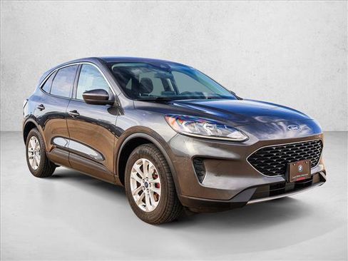 Used 2020 Ford Escape SE FWD image 3