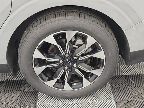 Used 2024 Kia Carnival EX FWD image 10
