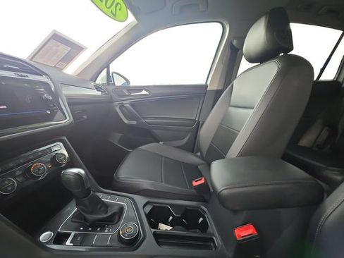 Used 2020 Volkswagen Tiguan SE w/ Panoramic Sunroof Package AWD/4WD image 11